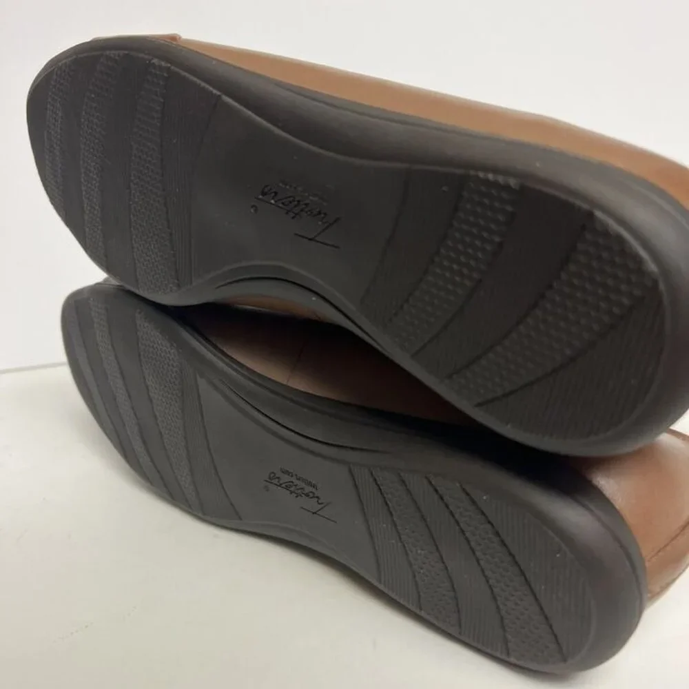 Trotters Womens Danni Flat Saddle Size 11Narrow